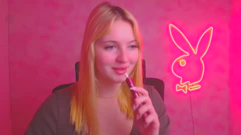 Snapshot of _mila_la_ chatting on November 17, 2025, 1:06 pm Melanie online show from November 17, 2025, 1:06 pm