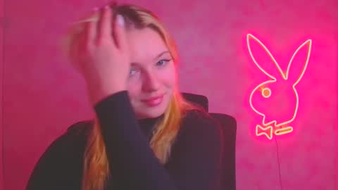 Snapshot of _mila_la_ chatting on November 18, 2025, 6:40 am Melanie online show from November 18, 2025, 6:40 am