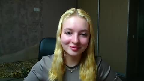 Snapshot of _mila_la_ chatting on December 2, 2025, 6:30 am Melanie online show from December 2, 2025, 6:30 am