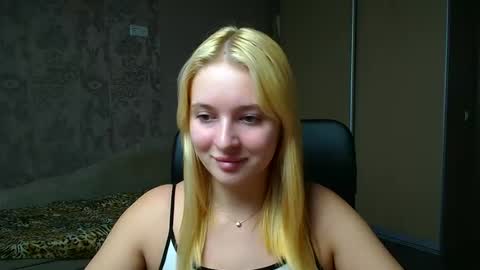 Snapshot of _mila_la_ chatting on December 3, 2025, 12:14 pm Melanie online show from December 3, 2025, 12:14 pm