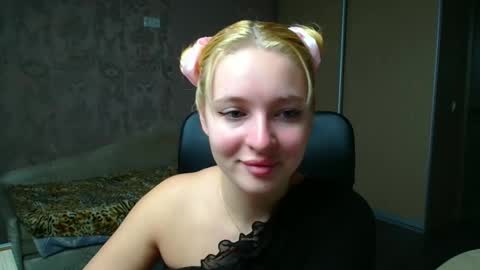 Snapshot of _mila_la_ chatting on December 5, 2025, 10:46 am Melanie online show from December 5, 2025, 10:46 am