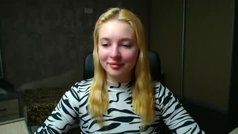 Snapshot of _mila_la_ chatting on December 16, 2025, 6:40 am Melanie online show from December 16, 2025, 6:40 am