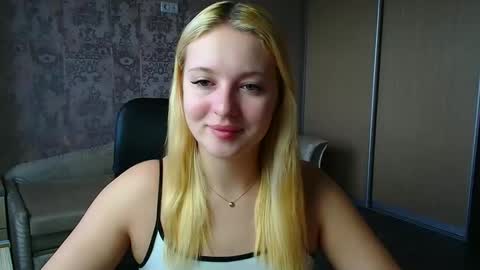 Snapshot of _mila_la_ chatting on April 17, 2026, 10:40 am Melanie online show from April 17, 2026, 10:40 am