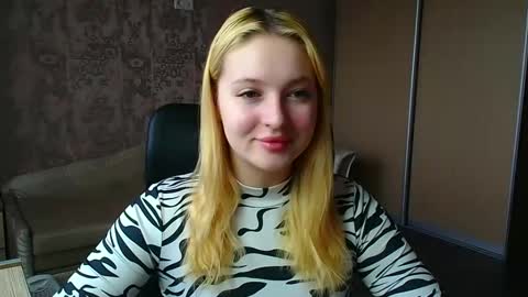 Snapshot of _mila_la_ chatting on April 27, 2026, 10:57 am Melanie online show from April 27, 2026, 10:57 am