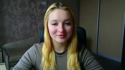 Snapshot of _mila_la_ chatting on May 11, 2026, 9:15 am Melanie online show from May 11, 2026, 9:15 am
