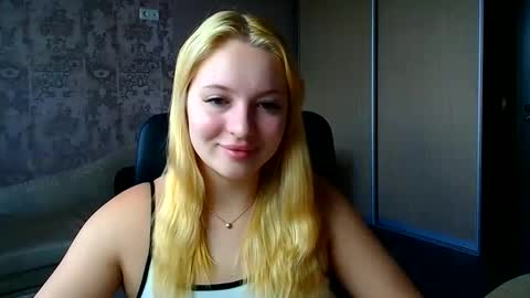 Snapshot of _mila_la_ chatting on June 1, 2026, 9:22 am Melanie online show from June 1, 2026, 9:22 am
