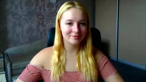 Snapshot of _mila_la_ chatting on June 6, 2026, 9:36 am Melanie online show from June 6, 2026, 9:36 am