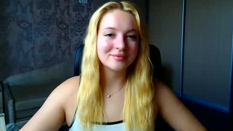 Snapshot of _mila_la_ chatting on June 8, 2026, 6:14 am Melanie online show from June 8, 2026, 6:14 am