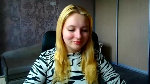 Snapshot of _mila_la_ chatting on June 20, 2026, 10:29 am Melanie online show from June 20, 2026, 10:29 am