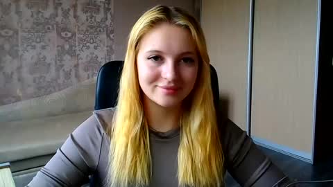 Snapshot of _mila_la_ chatting on July 14, 2026, 10:21 am Melanie online show from July 14, 2026, 10:21 am