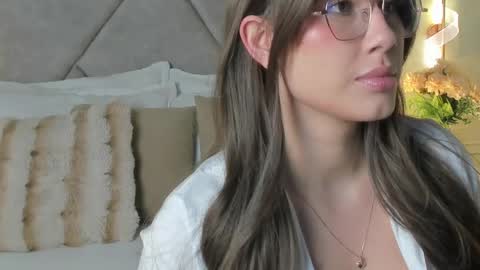 kimberley cruz online show from October 31, 2025, 12:06 pm