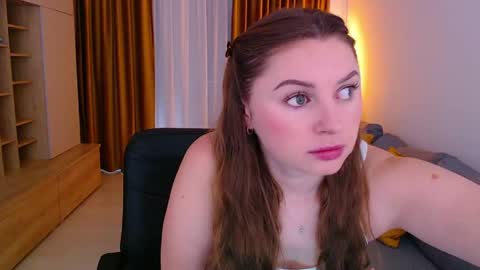 Mia online show from May 10, 2026, 5:56 am