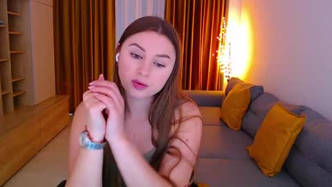 Mia online show from May 16, 2026, 10:36 am