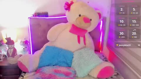 Snapshot of _missemily chatting on December 23, 2024, 4:01 am Emi online show from December 23, 2024, 4:01 am