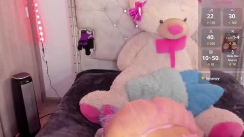 Snapshot of _missemily chatting on October 10, 2025, 7:35 pm Emi online show from October 10, 2025, 7:35 pm