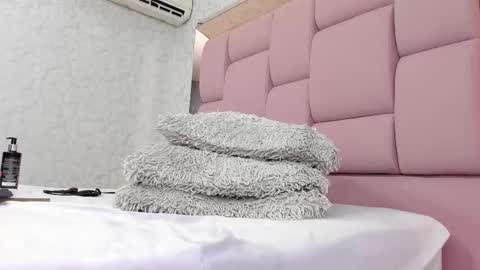 _molly_rosse_ online show from March 6, 2025, 3:45 pm