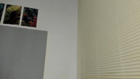 _molly_rosse_ online show from October 17, 2025, 11:57 am