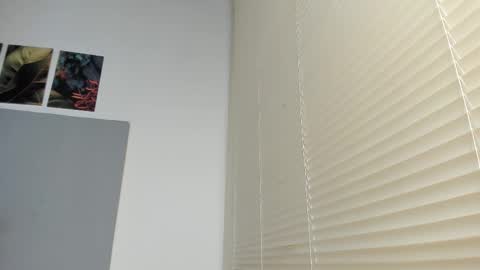 _molly_rosse_ online show from November 6, 2025, 11:44 am