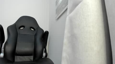 _molly_rosse_ online show from May 12, 2026, 11:51 am