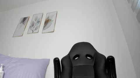 _molly_rosse_ online show from May 15, 2026, 11:50 am
