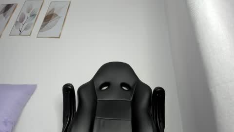 _molly_rosse_ online show from May 20, 2026, 11:49 am