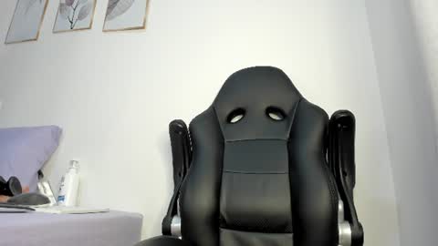 _molly_rosse_ online show from June 15, 2026, 12:51 pm