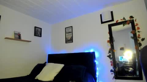 Snapshot of _monserat_ chatting on December 6, 2024, 1:40 am liaaa 4u online show from December 6, 2024, 1:40 am