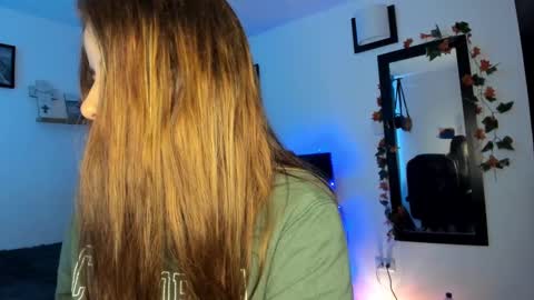 Snapshot of _monserat_ chatting on December 9, 2024, 8:12 pm liaaa 4u online show from December 9, 2024, 8:12 pm