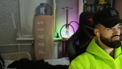 Snapshot of _morti_ chatting on December 8, 2024, 5:22 pm Ask me online show from December 8, 2024, 5:22 pm