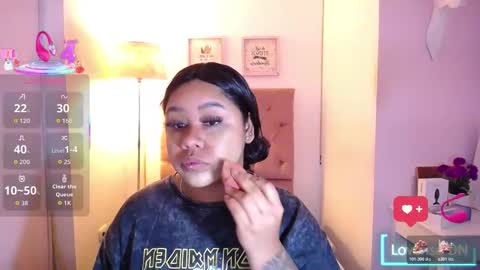 nahomi  online show from December 3, 2025, 9:35 pm