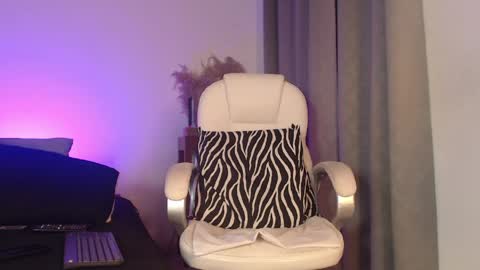 Naia Ross online show from May 31, 2026, 2:09 am