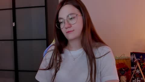 Snapshot of _nemalkovamia chatting on January 18, 2025, 6:34 am Mia with a big heart online show from January 18, 2025, 6:34 am
