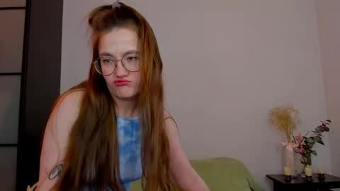 Snapshot of _nemalkovamia chatting on February 24, 2025, 8:17 am Mia with a big heart online show from February 24, 2025, 8:17 am