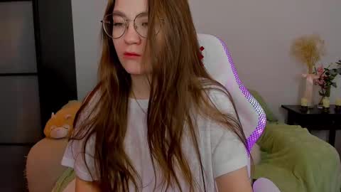 Snapshot of _nemalkovamia chatting on March 1, 2025, 3:53 am Mia with a big heart online show from March 1, 2025, 3:53 am