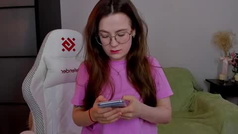 Snapshot of _nemalkovamia chatting on March 2, 2025, 3:56 am Mia with a big heart online show from March 2, 2025, 3:56 am