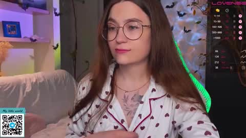 Mia with a big heart  online show from October 28, 2025, 12:09 pm