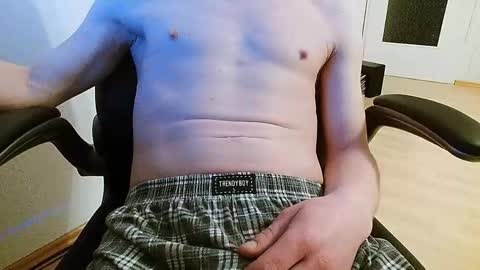 _neverever_ online show from April 3, 2026, 7:12 pm