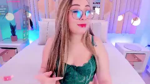 Niole online show from June 25, 2026, 5:56 am