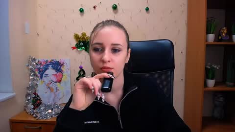 Snapshot of _nicole_new chatting on December 14, 2024, 12:44 pm Nica online show from December 14, 2024, 12:44 pm