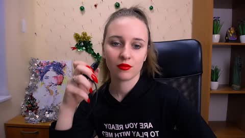Snapshot of _nicole_new chatting on December 18, 2024, 3:00 pm Nica online show from December 18, 2024, 3:00 pm