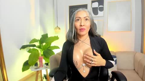 _nicoletteshea_ online show from May 15, 2026, 10:06 pm