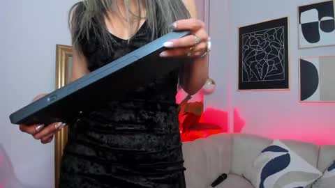 _nicoletteshea_ online show from May 20, 2026, 9:54 pm