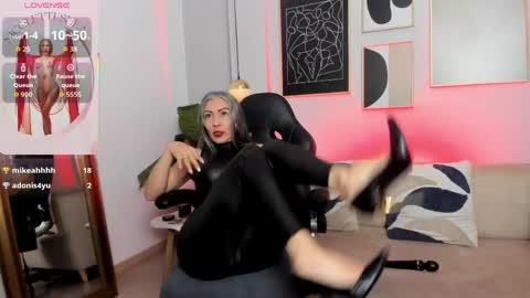 _nicoletteshea_ online show from May 28, 2026, 4:15 pm