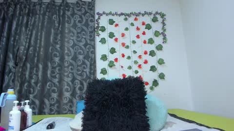 Snapshot of _nicollee chatting on December 27, 2024, 9:39 am juliana online show from December 27, 2024, 9:39 am
