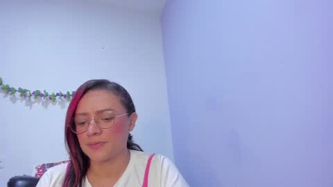 Snapshot of _nicollee chatting on February 8, 2025, 12:50 pm juliana online show from February 8, 2025, 12:50 pm