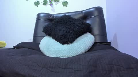 Snapshot of _nicollee chatting on February 14, 2025, 9:03 am juliana online show from February 14, 2025, 9:03 am