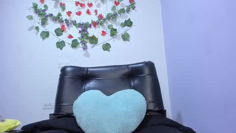 Snapshot of _nicollee chatting on February 18, 2025, 8:59 am juliana online show from February 18, 2025, 8:59 am