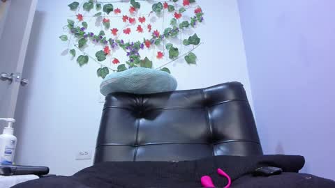 Snapshot of _nicollee chatting on February 20, 2025, 9:11 am juliana online show from February 20, 2025, 9:11 am