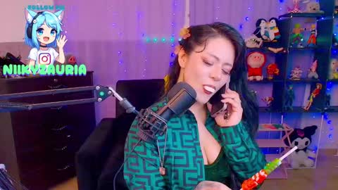 Snapshot of _niiky chatting on December 1, 2025, 4:12 pm niiky online show from December 1, 2025, 4:12 pm