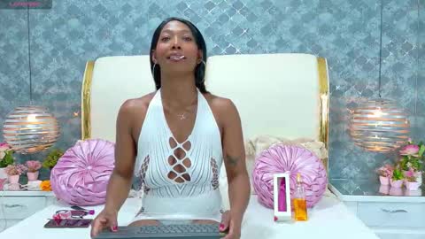  ninafox online show from October 17, 2025, 2:08 pm